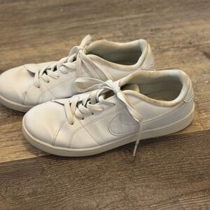 NIKE - Court Royale 2 GUC size 9